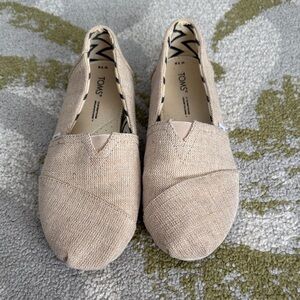 TOMS Women's Cream Canvas Loafers